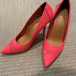 Beautiful hot pink 💝 hills from shoe dazzle.